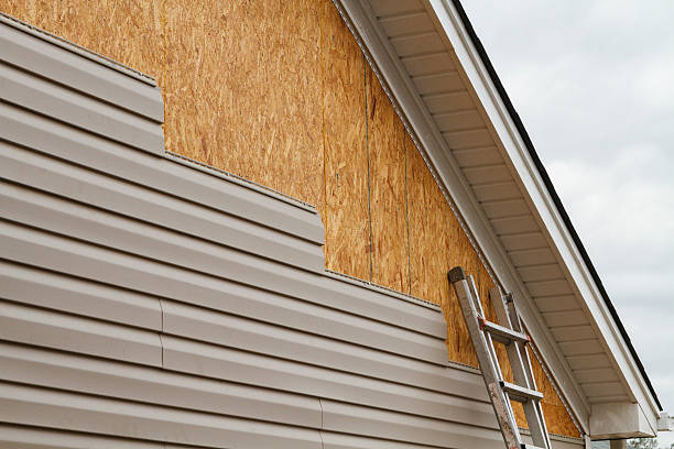 Professional Siding technician working in Bethune, SC